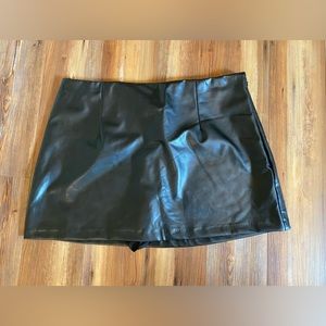 Abercrombie and Fitch new with tags black vegan leather mini skirt size XL